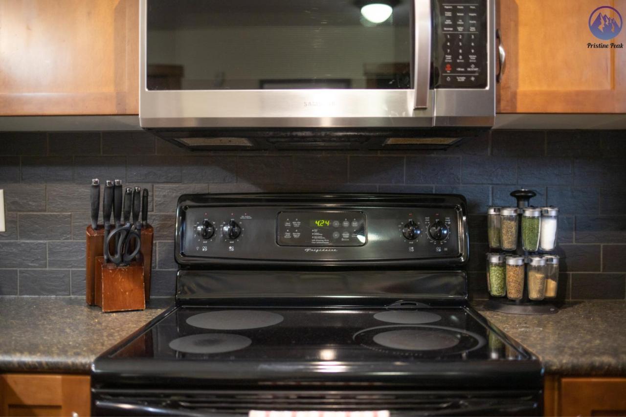 Fire Mountain Two Bedroom Condo Canmore Buitenkant foto